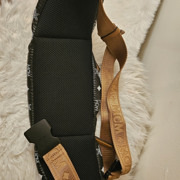 MCM Black and White Bag Crossbody - Picture 9 of 10